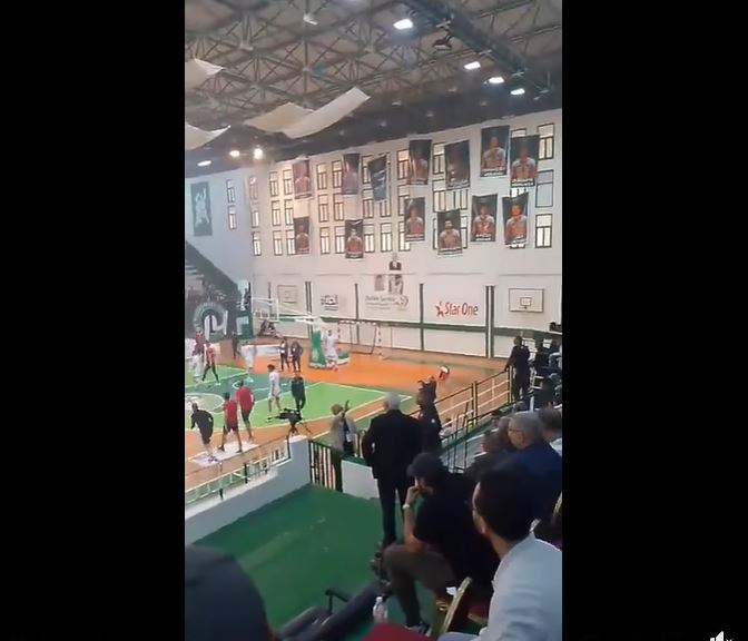  توقف مباراة السلّة بين شبيبة القيروان  والنادي الافريقي بسبب 'الفوشيك'